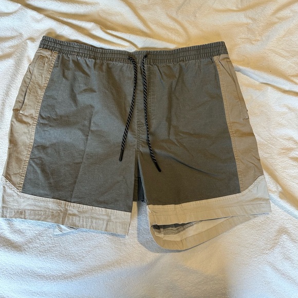 COTTON ON
Men's Mountain Tech Shorts In Military/gravel Stone/bone - Picture 2 of 5
